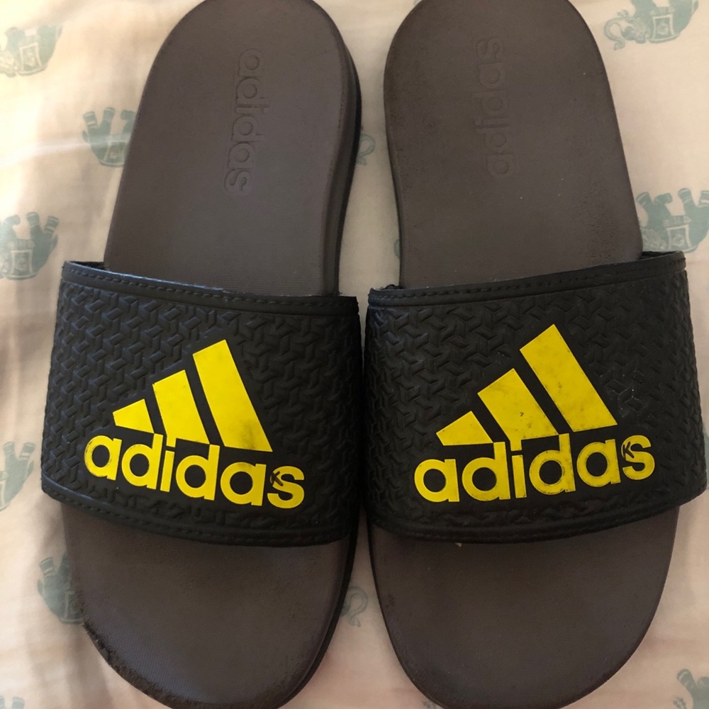 Kids size 2 Adidas Cloudform slides
